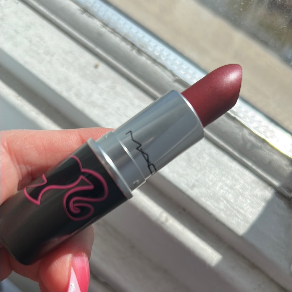 MAC BARBIE NEW MODERN MS. LIPSTICK LIMITED EDITION